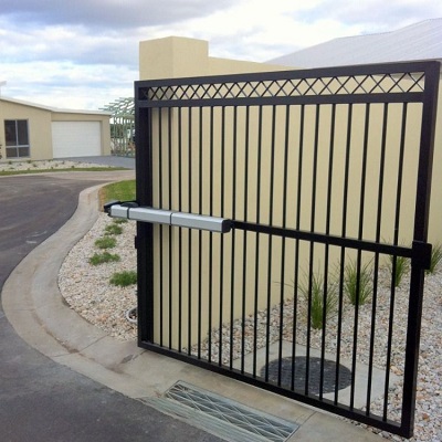 Traditional and popular form of Automatic Gate in stylish black 